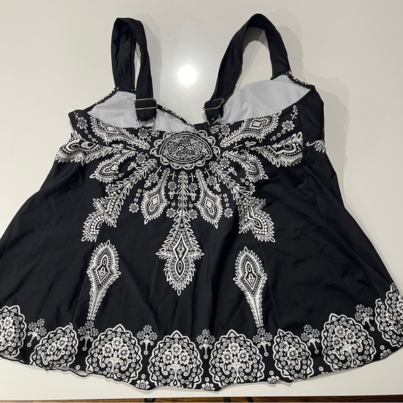 Black and White Patterned Women's tankini Top - Picture 2 of 2